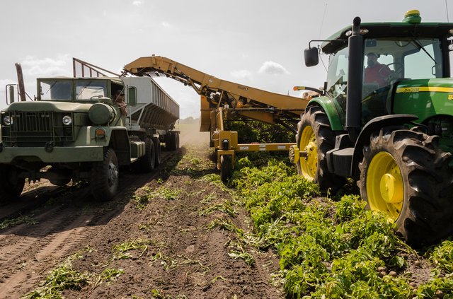 pexels tractor combina agricultura camp recolta