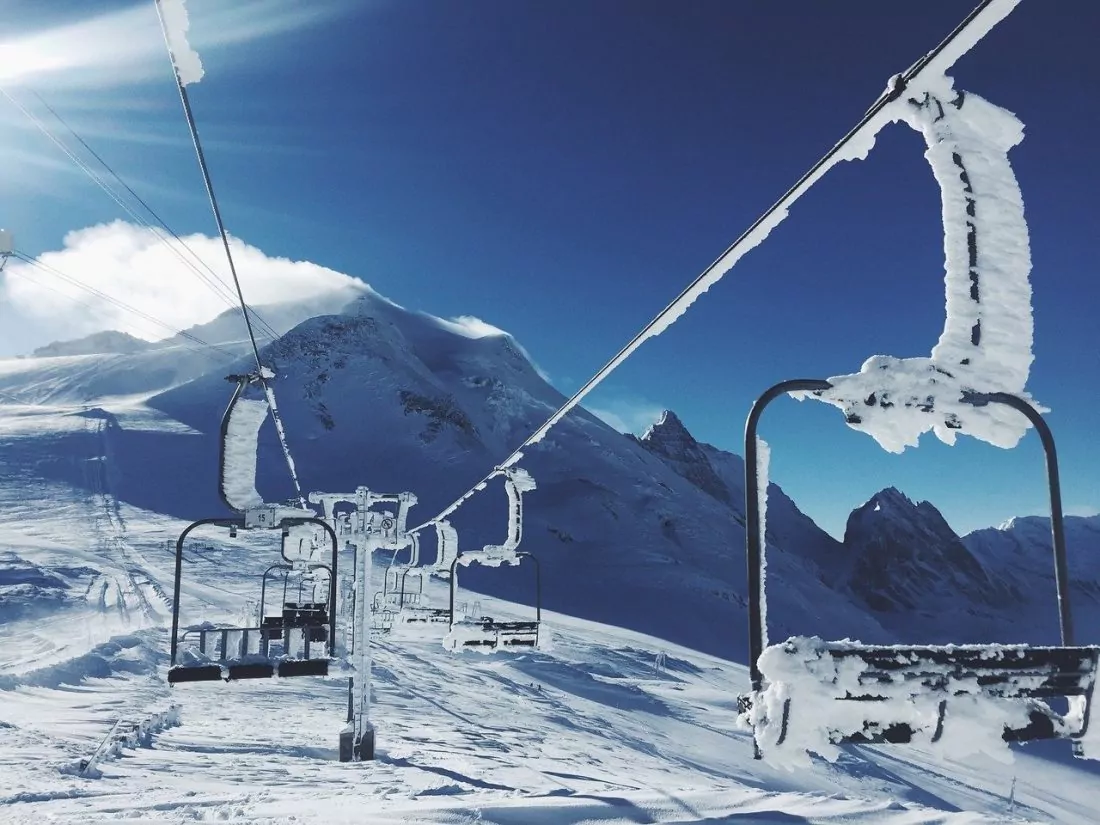 ski-lifts-1209812_1280