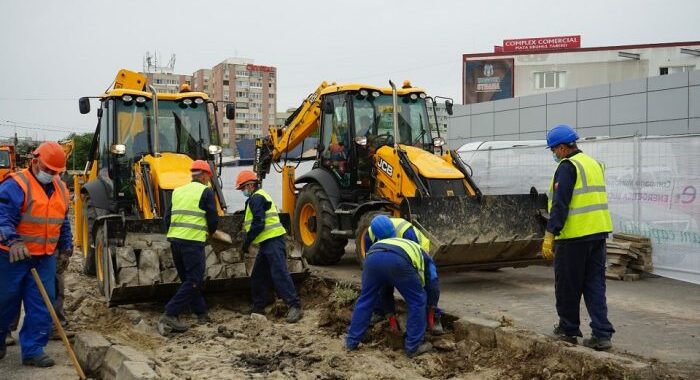 muncitori-excavatoare-pmb-e1590141084101