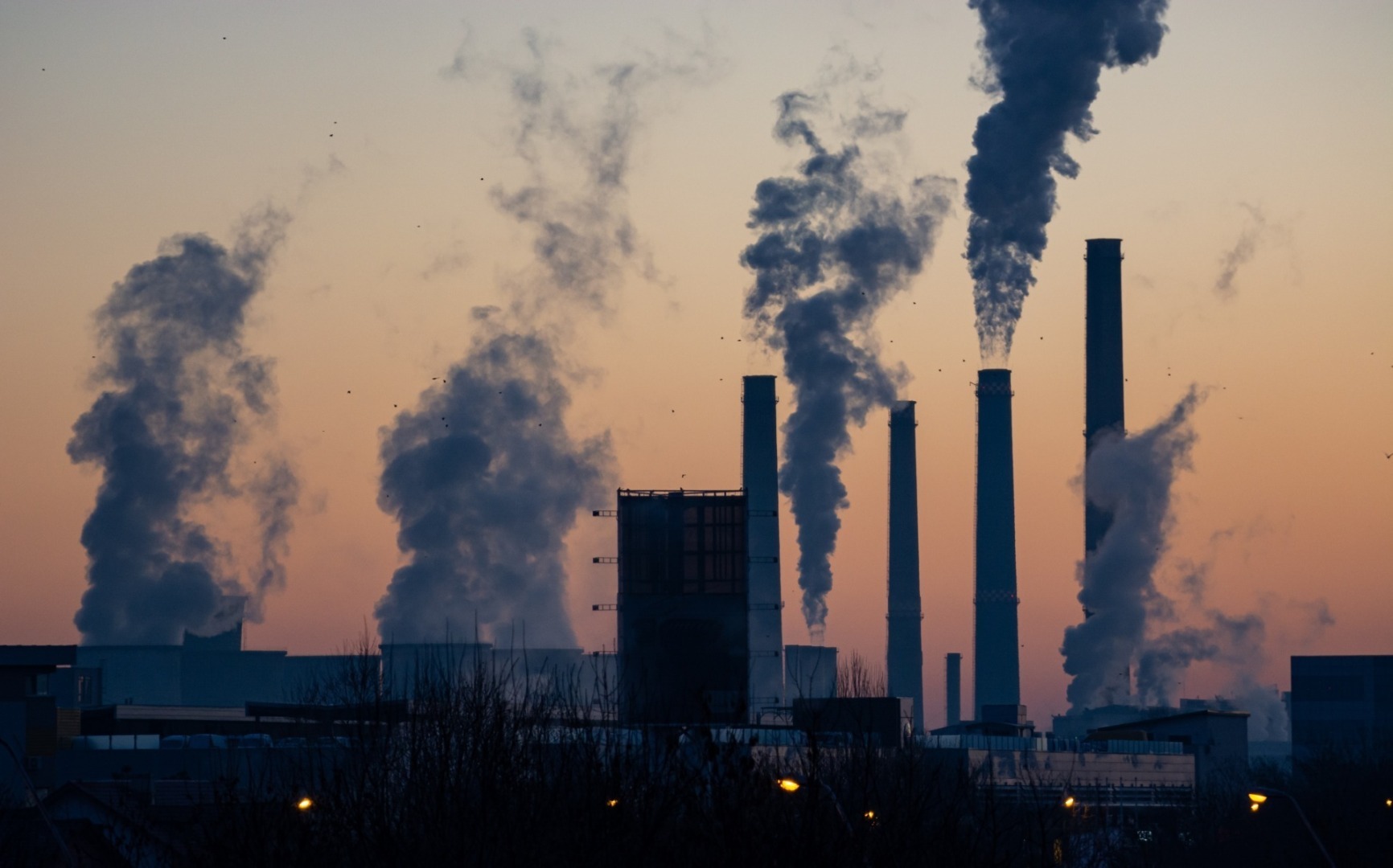 poluare fabrica calitatea aerului fum ella-ivanescu-JbfhNrpQ_dw-unsplash