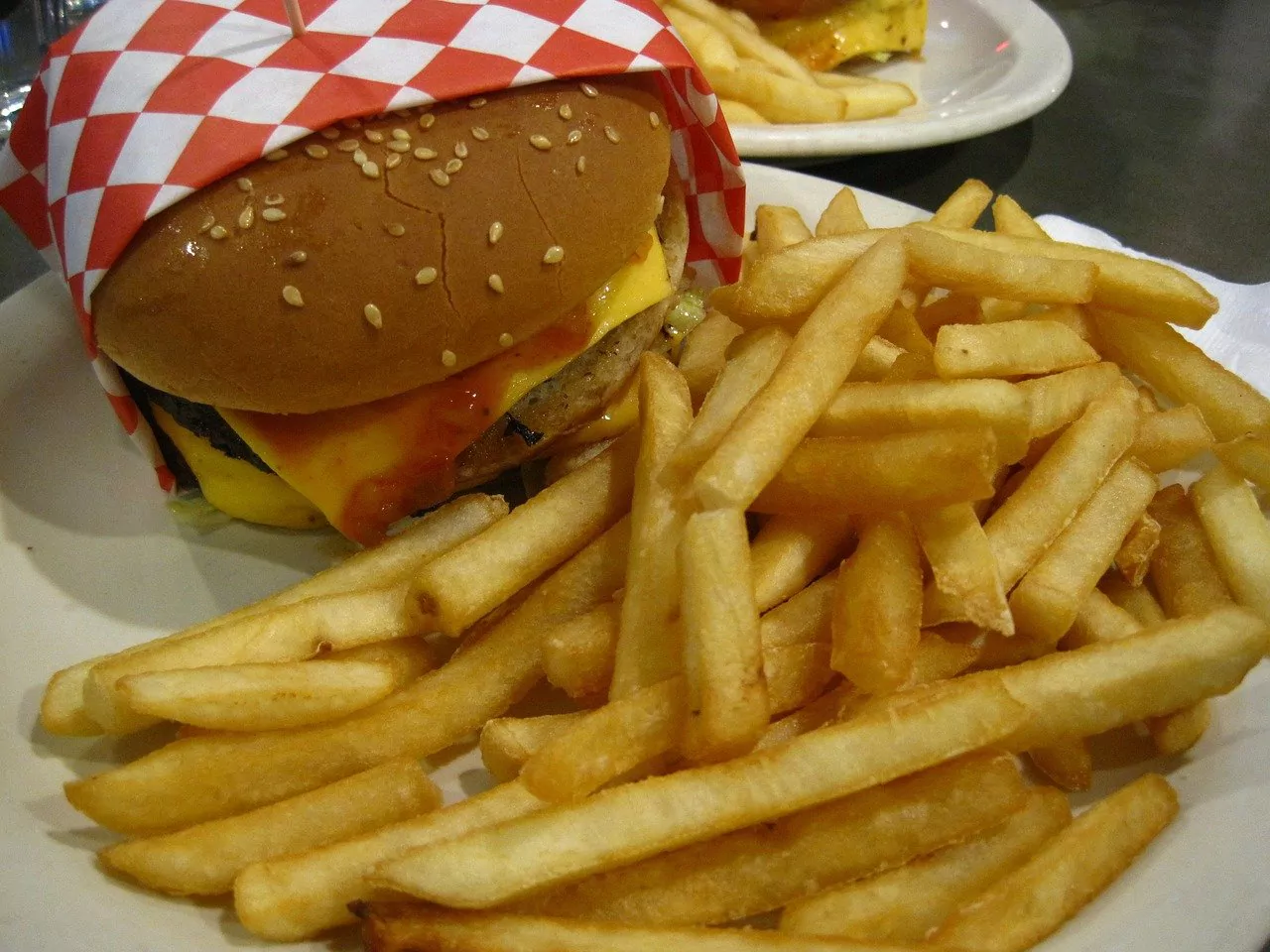 McDonald's, hamburger, cartofi prăjiți