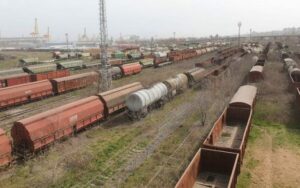 trenuri-cfr-marfa-linii-cale-ferata-vagoane-portul-constanta-locomotive-640x400