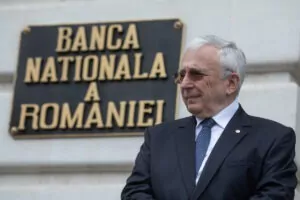 Mugur Isărescu, Banca Națională a României, BNR