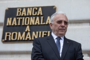 Mugur Isărescu, Banca Națională a României, BNR