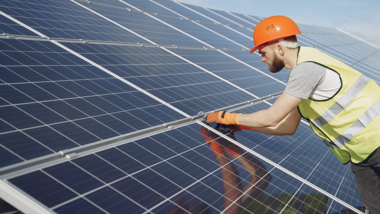 panouri fotovoltaice solare InnoEnergy Skills Institue lauch