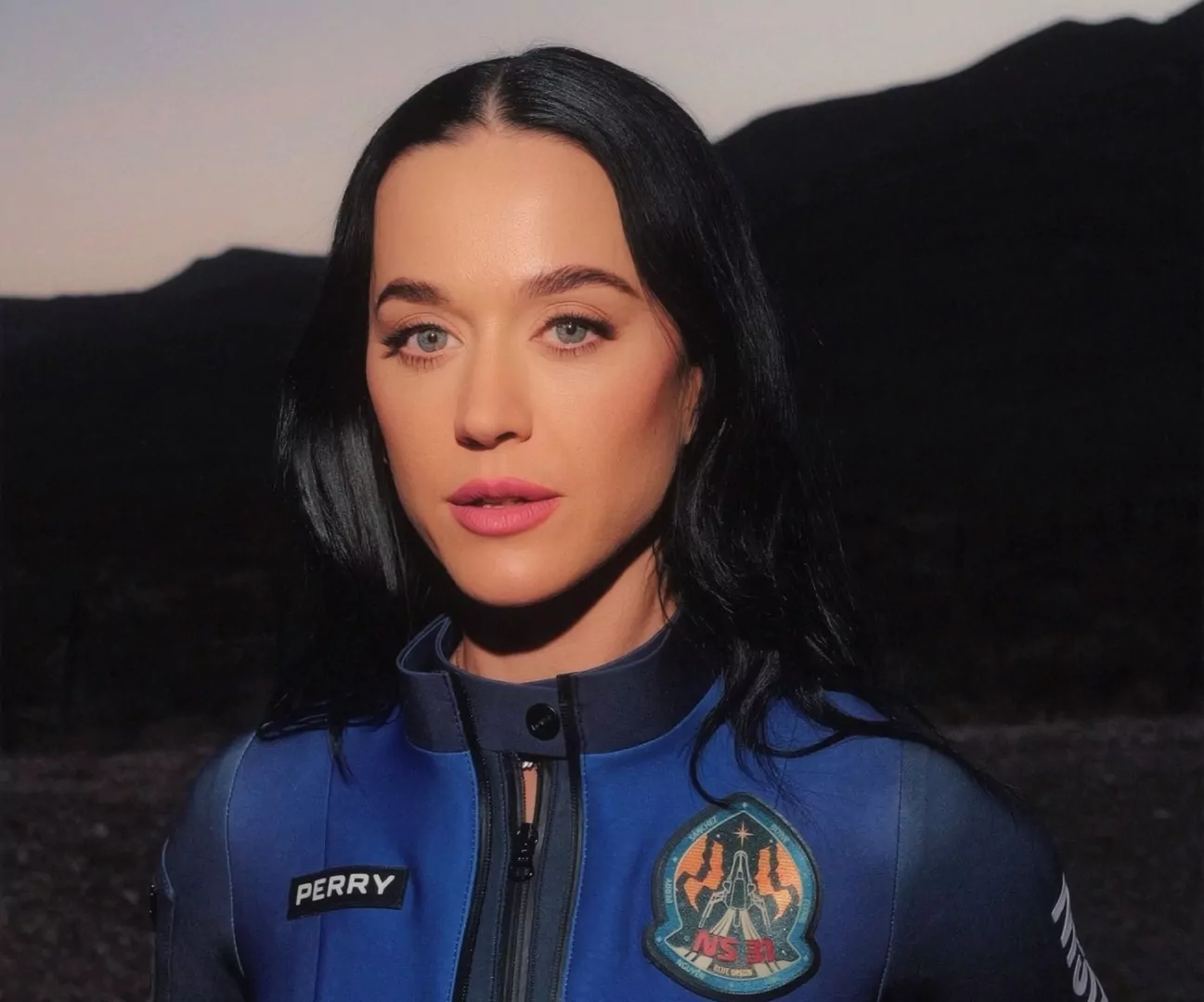 Katy Perry in costum zbor spatial